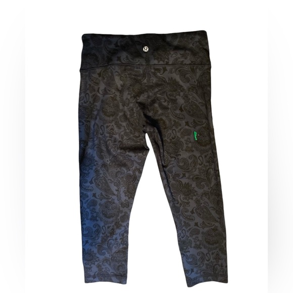 Authentic Lululemon Navy Blue Capri Leggings - Picture 8 of 8